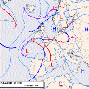 Klik om te vergroten --- De weersituatie van morgen. Een warmtefront trekt over Nederland, waarachter zich zeer warme, maar ook onstabiele lucht bevind. Deze wordt in de loop van de dag opgevolgd door een vore (thermische convergentielijn) en in de nacht naar zaterdag een (inactief) koufront.